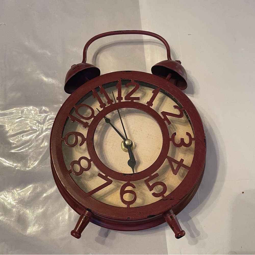 🌹Rustic/ Vintage Style Red Clock🌹